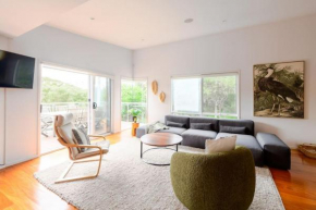 Retreat - Opulent Treetop Views, Rye